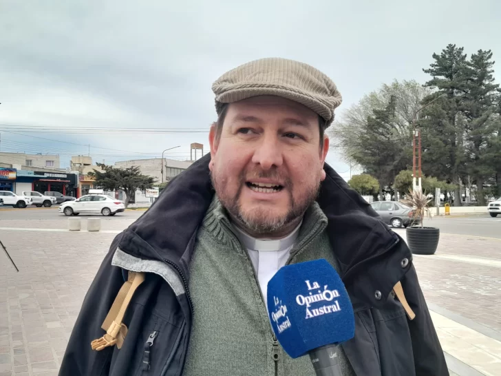 PADRE-HECTOR-CALETA-OLIVIA-728x546