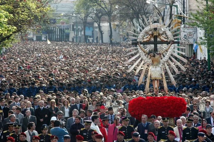  Se espera multitudinaria marcha de fe con las imágenes del Señor y la Virgen del Milagro por las calles de la ciudad.