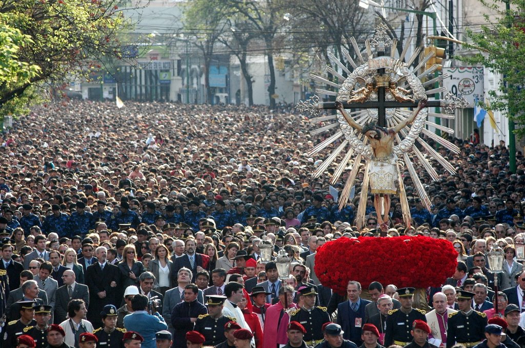  Se espera multitudinaria marcha de fe con las imágenes del Señor y la Virgen del Milagro por las calles de la ciudad.