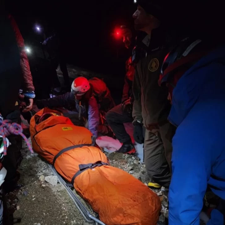 Rescataron a una escaladora que sufrió fractura de tibia y peroné en montañas de El Chaltén Rescataron a una escaladora que sufrió fractura de tibia y peroné en montañas de El Chaltén