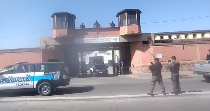 Trasladaron desde Bolivia al quinto sospechoso del triple crimen de Florencio Varela