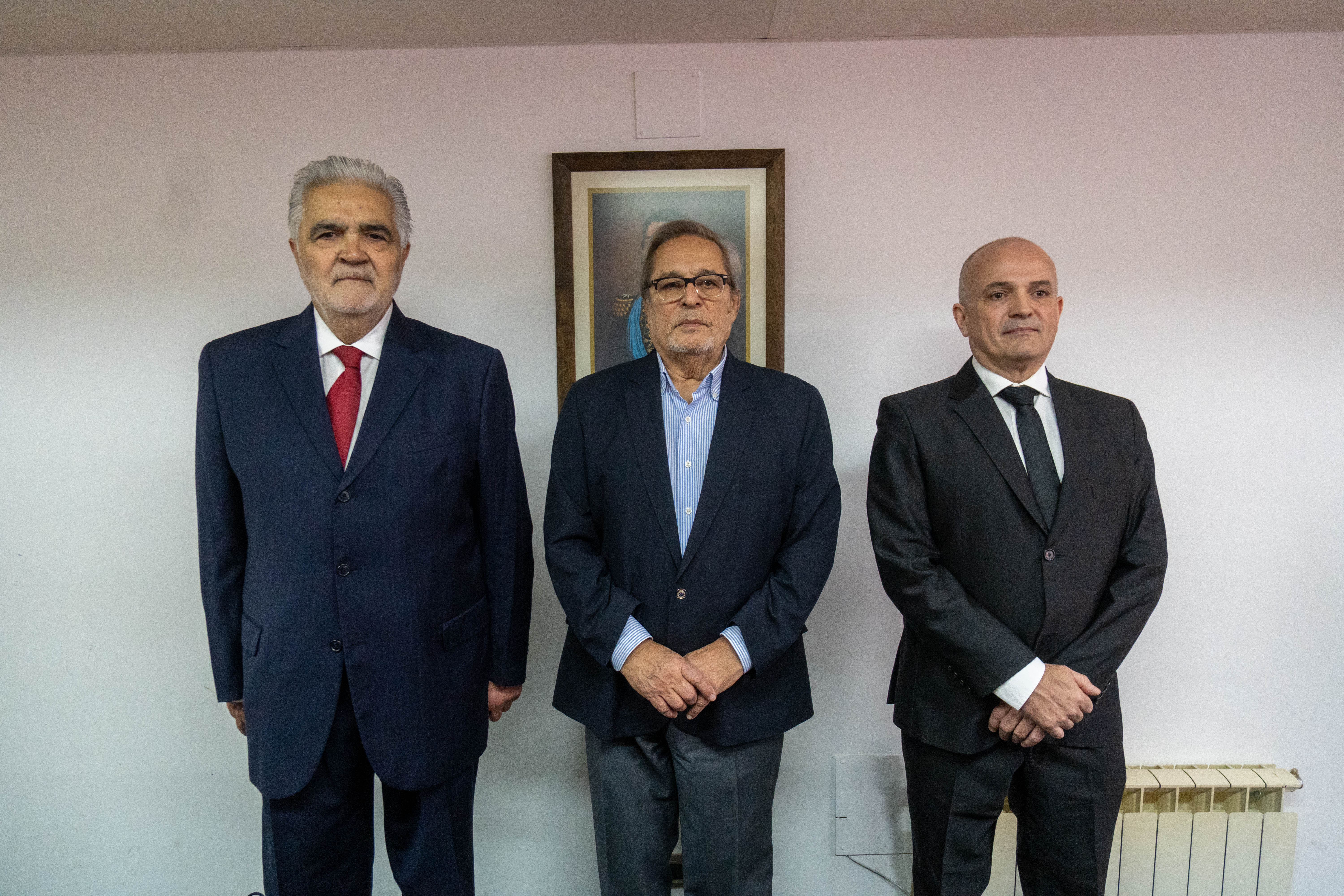  Sergio Acevedo, Daniel Mariani y José Antonio González Nora, tras la jura en el Tribunal Superior de Justicia. FOTO: LEANDRO FRANCO/LA OPINIÓN AUSTRAL.