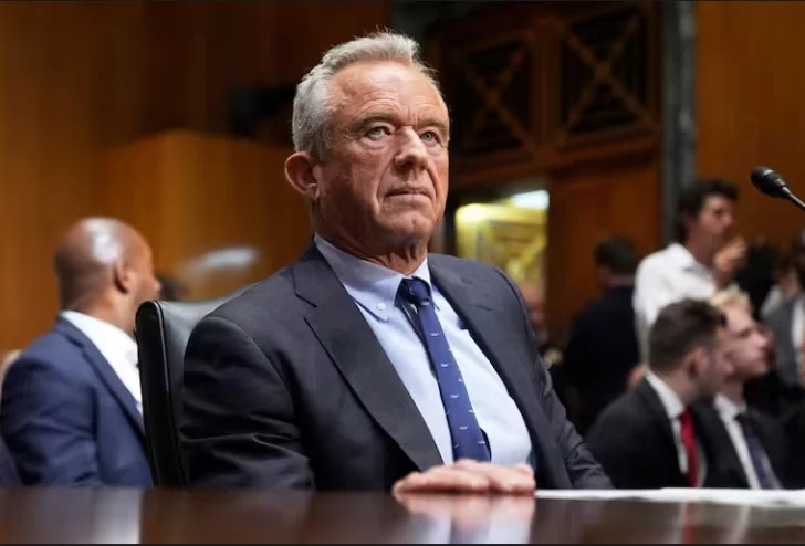  Trump encargó a sus subalternos la búsqueda de respuestas sobre las causas del autismo; la iniciativa contó con la participación del secretario de Salud y Servicios Humanos, Robert F. Kennedy Jr.