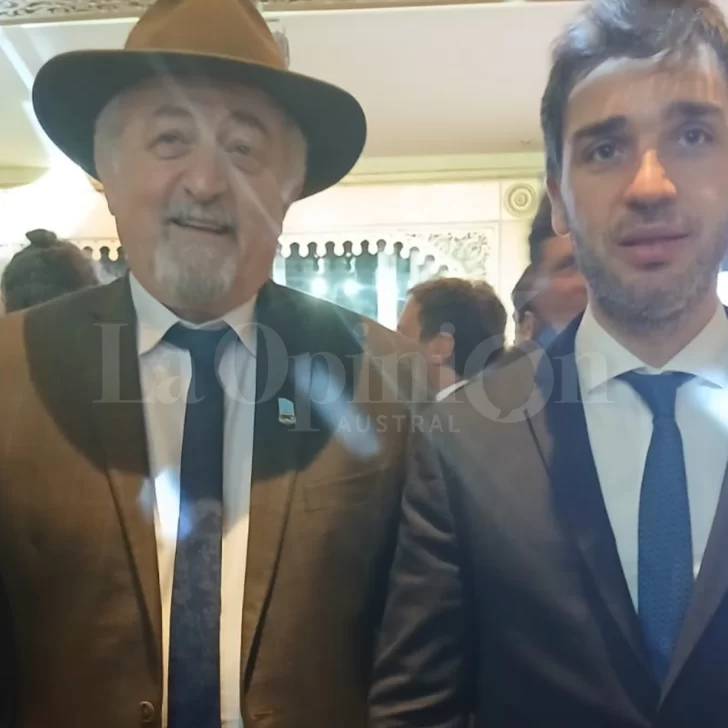 Exclusivo de La Opinión Austral: “Nacho” Torres y Othar, juntos en la cena de Adepa en Puerto Madryn Exclusivo de La Opinión Austral: “Nacho” Torres y Othar, juntos en la cena de Adepa en Puerto Madryn