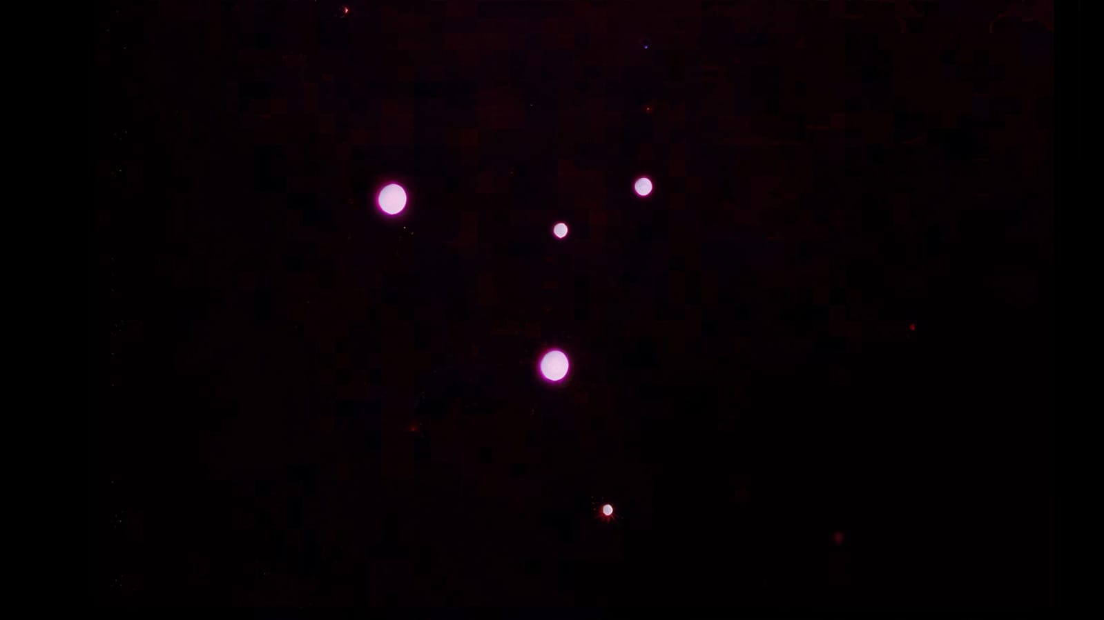  Luces rojas similares a las observó el testigo.