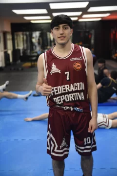 Nazareno Maclen de Río Turbio debutará en el básquet profesional en Comodoro Rivadavia: “Desde chico llevo el deporte conmigo” Nazareno Maclen de Río Turbio debutará en el básquet profesional en Comodoro Rivadavia: “Desde chico llevo el deporte conmigo”