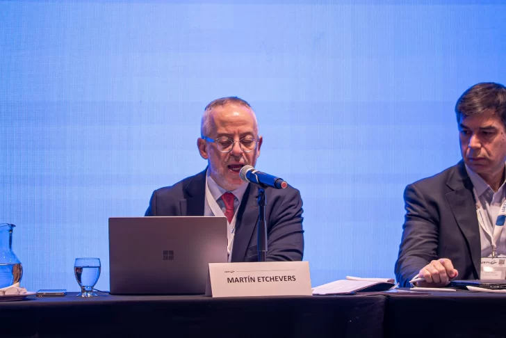  Martín Etchevers, presidente de Adepa, durante la apertura de la Asamblea, habló sobre la inteligencia artificial: “Resulta imperativo evitar que la innovación tecnológica se construya sobre la apropiación gratuita del trabajo periodístico