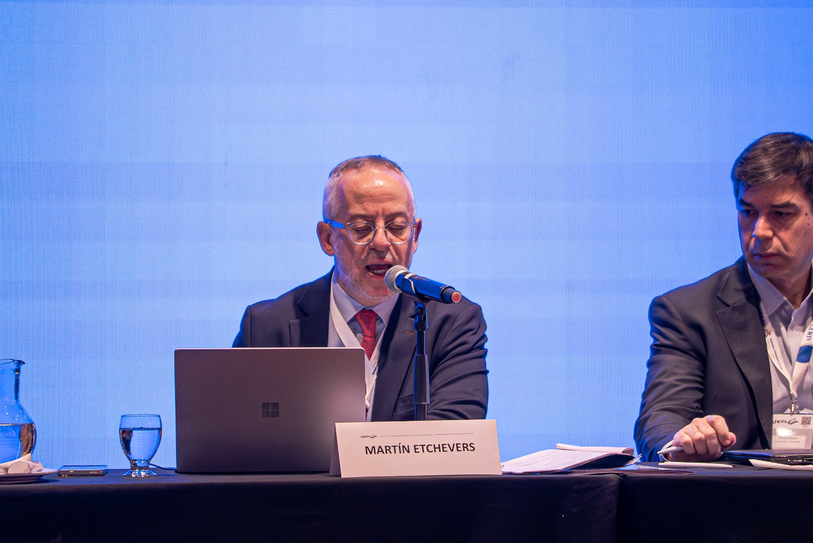  Martín Etchevers, presidente de Adepa, durante la apertura de la Asamblea, habló sobre la inteligencia artificial: “Resulta imperativo evitar que la innovación tecnológica se construya sobre la apropiación gratuita del trabajo periodístico