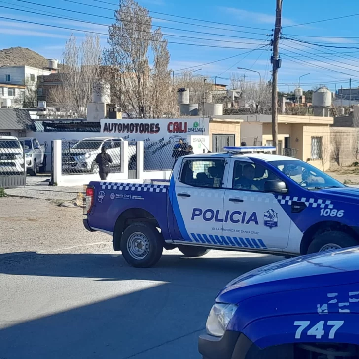 ¿Ajuste de cuentas?: dispararon contra una concesionaria de autos en Caleta Olivia ¿Ajuste de cuentas?: dispararon contra una concesionaria de autos en Caleta Olivia