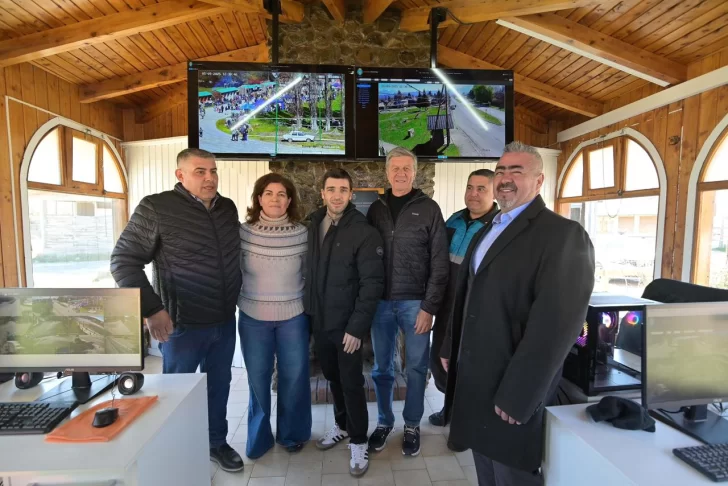  El mandatario también confirmó que este año estará finalizada la ampliación del tendido eléctrico que beneficiará a vecinos de la Comarca Andina.