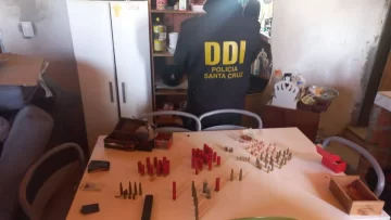 Lo buscaban por el incendio intencional y le encontraron cerca de 60 municiones Lo buscaban por el incendio intencional y le encontraron cerca de 60 municiones