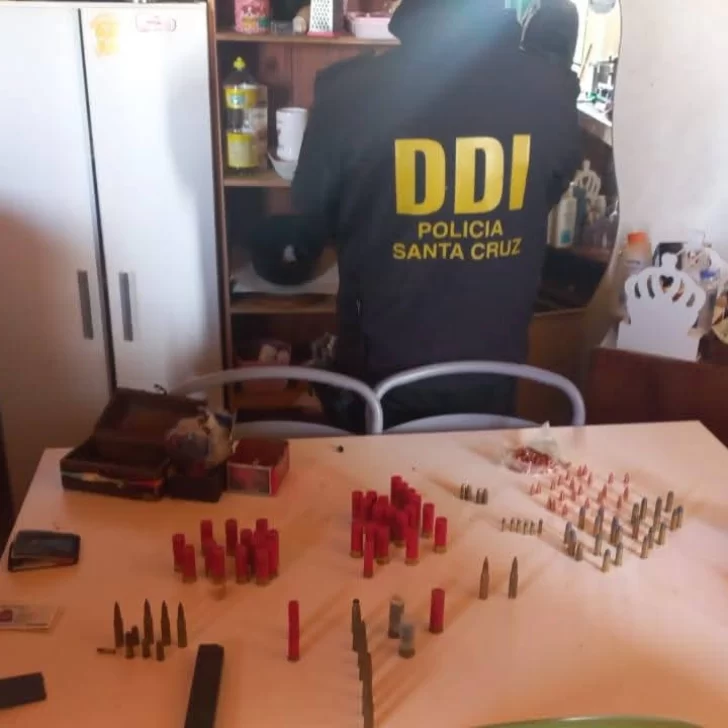 Lo buscaban por el incendio intencional y le encontraron cerca de 60 municiones Lo buscaban por el incendio intencional y le encontraron cerca de 60 municiones