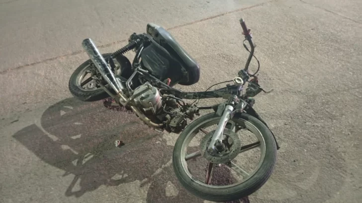 Dos menores de edad intentaron robar una moto y los demoraron