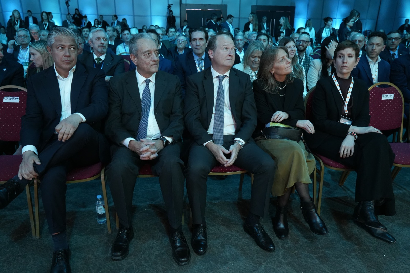  Rolando Figueroa (gobernador de Neuquén), Ernesto López Anadón (presidente del IAGP), Daniel González (de Coordinación de Energía y Minería; ), María Tettamanti (secretaría de Energía de Nación) y Jimena Latorre (ministra de Energía de Mendoza).