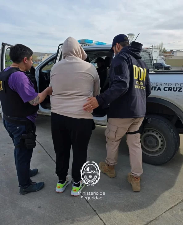 Hallaron al hombre que robaba cables y había abandonado su camioneta en el barro