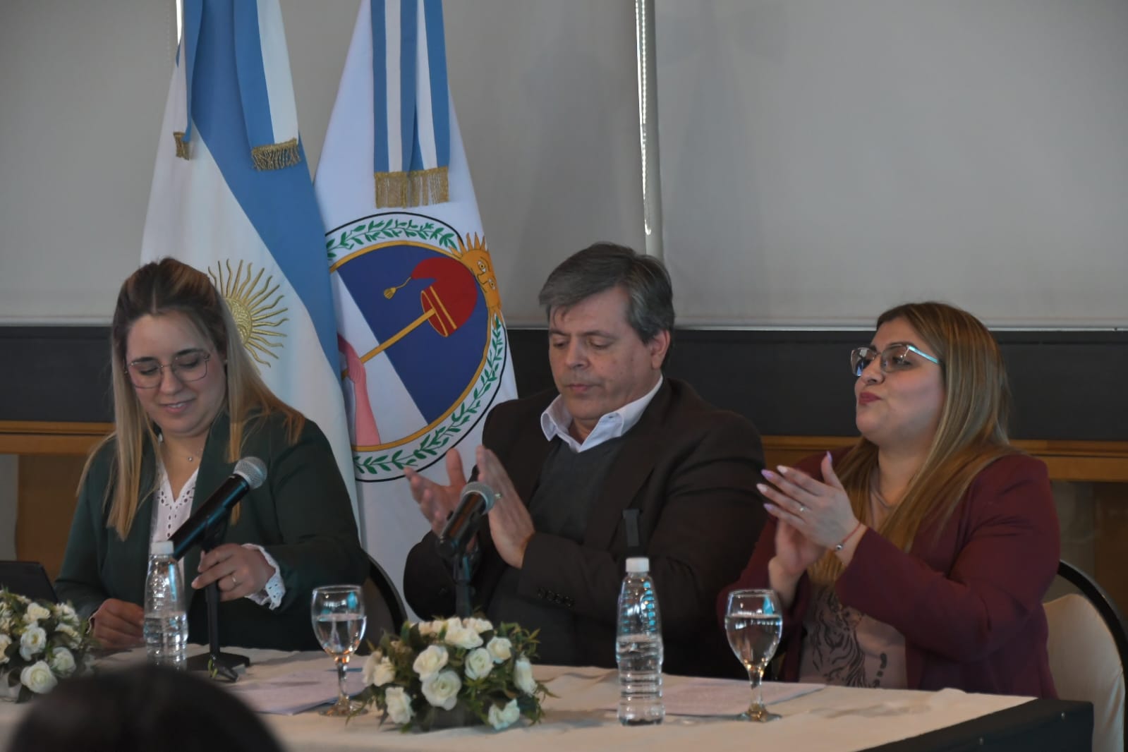  Estuvo presente la coordinadora de la nueva subsede que funciona en la Biblioteca Legislativa, Lic. Carolina Caliva. FOTO: JOSÉ SILVA/LA OPINIÓN AUSTRAL
