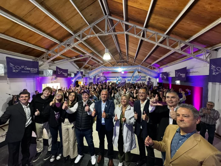 En Comodoro Rivadavia: La Libertad Avanza presentó a Maira Frías y a los candidatos de Milei