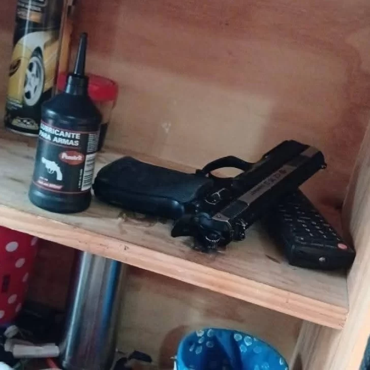 Fueron por peluches robados y encontraron hasta réplicas de armas de fuego Fueron por peluches robados y encontraron hasta réplicas de armas de fuego