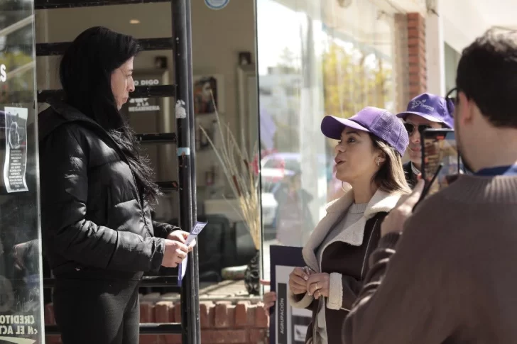  La candidata de La Libertad Avanza dialogó con vecinos y emprendedores en Rawson y Playa Unión.