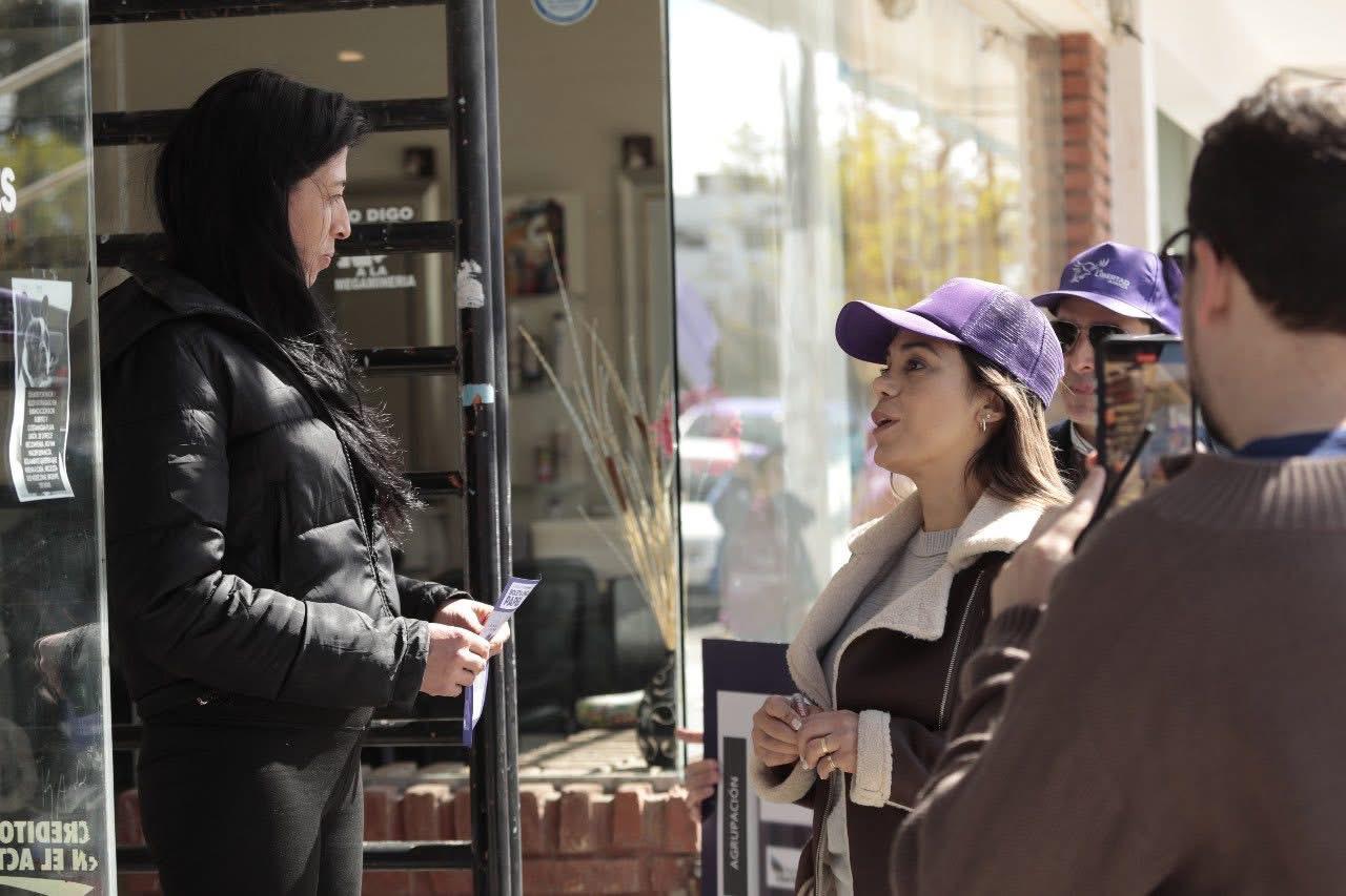  La candidata de La Libertad Avanza dialogó con vecinos y emprendedores en Rawson y Playa Unión.