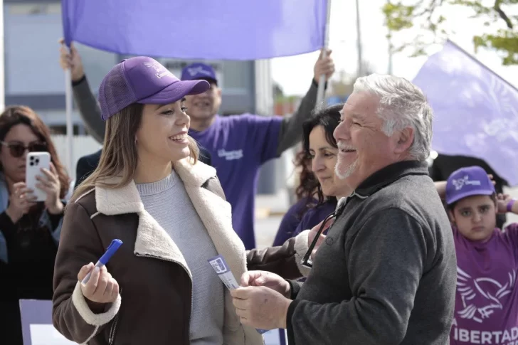 Maira Frías, candidata a diputada nacional por La Libertad Avanza, recorrió Rawson y Playa Unión
