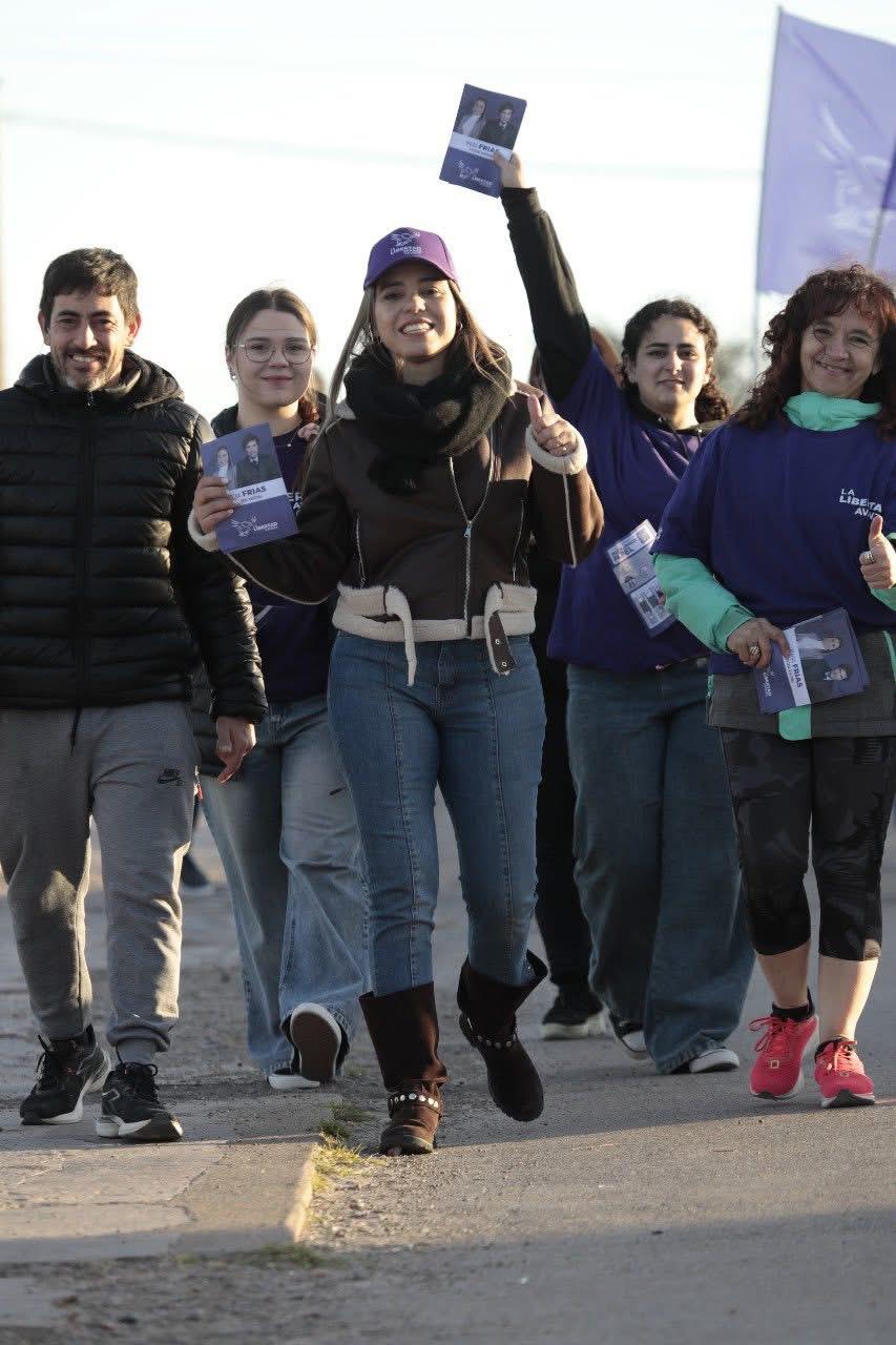  Frías presentó propuestas y difundió la Boleta Única Papel en la recorrida por la capital chubutense.