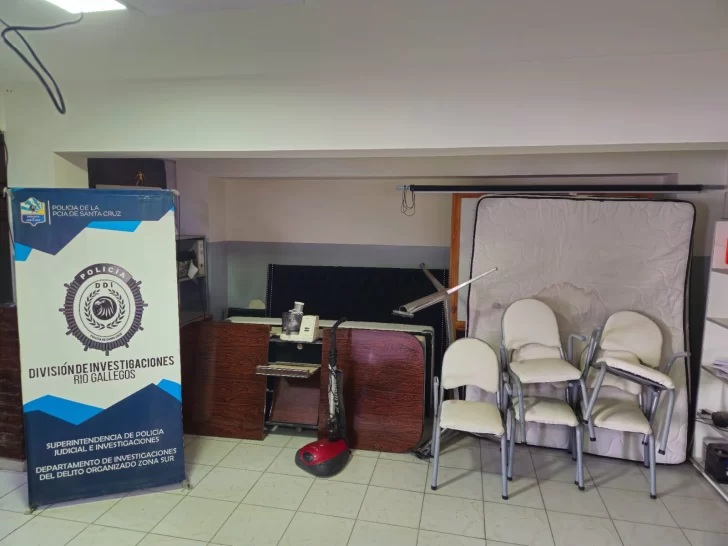  El mobiliario recuperado fue expuesto en la Comisaría Tercera. FOTO: POLICÍA SANTA CRUZ