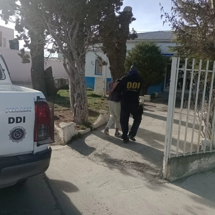 El ladrón menos pensado: le desvalijó la casa a una vecina del barrio 499 Viviendas y lo detuvieron El ladrón menos pensado: le desvalijó la casa a una vecina del barrio 499 Viviendas y lo detuvieron