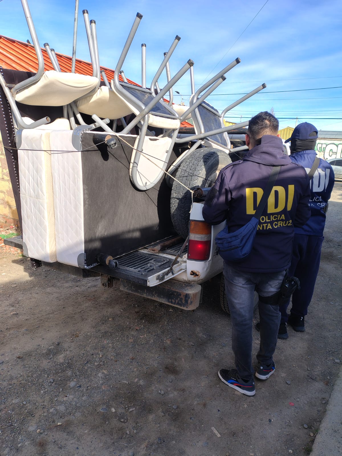  Parte de lo recuperado por la Policía tras el allanamiento. FOTO: POLICÍA SANTA CRUZ