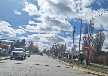 Cinematográfico choque y vuelco en Río Gallegos: un vecino debió ser llevado al Hospital Regional Cinematográfico choque y vuelco en Río Gallegos: un vecino debió ser llevado al Hospital Regional