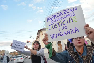 Río Gallegos marchó por el triple femicidio de Brenda, Morena y Lara