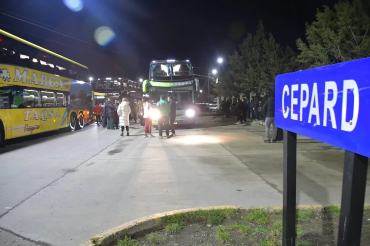 Santa Cruz puso en marcha su viaje a los Juegos Evita con una delegación de 360 integrantes