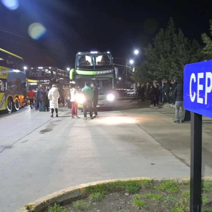 Santa Cruz puso en marcha su viaje a los Juegos Evita con una delegación de 360 integrantes