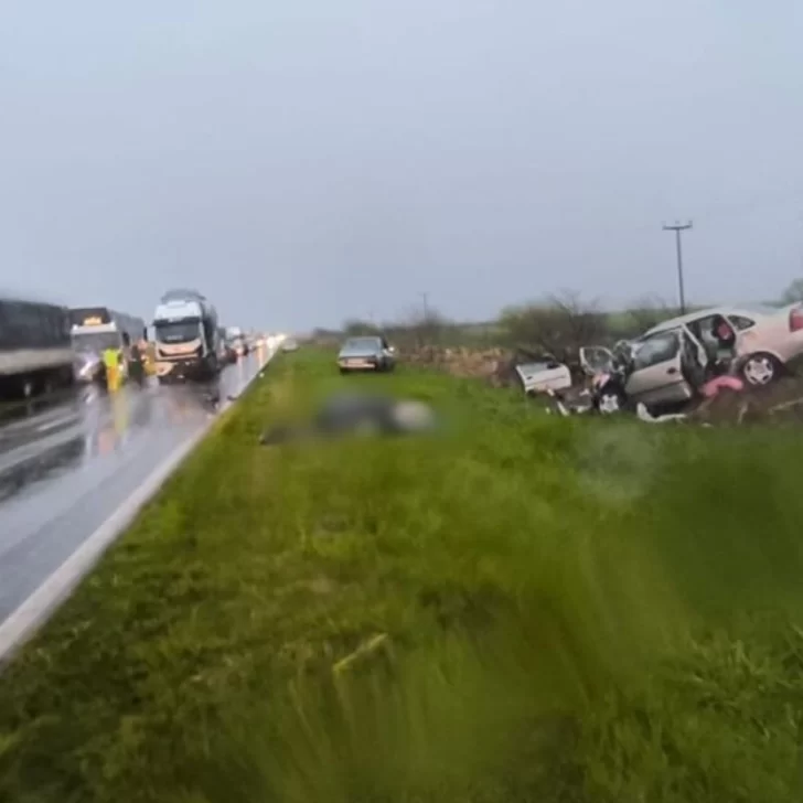 Choque fatal en Bragado: un hombre de Pico Truncado murió; dos mujeres y una nena de 3 años permanecen internadas Choque fatal en Bragado: un hombre de Pico Truncado murió; dos mujeres y una nena de 3 años permanecen internadas