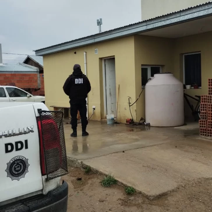 Allanamiento por robo en vivienda de Puerto Deseado: secuestran elementos clave para la investigación Allanamiento por robo en vivienda de Puerto Deseado: secuestran elementos clave para la investigación