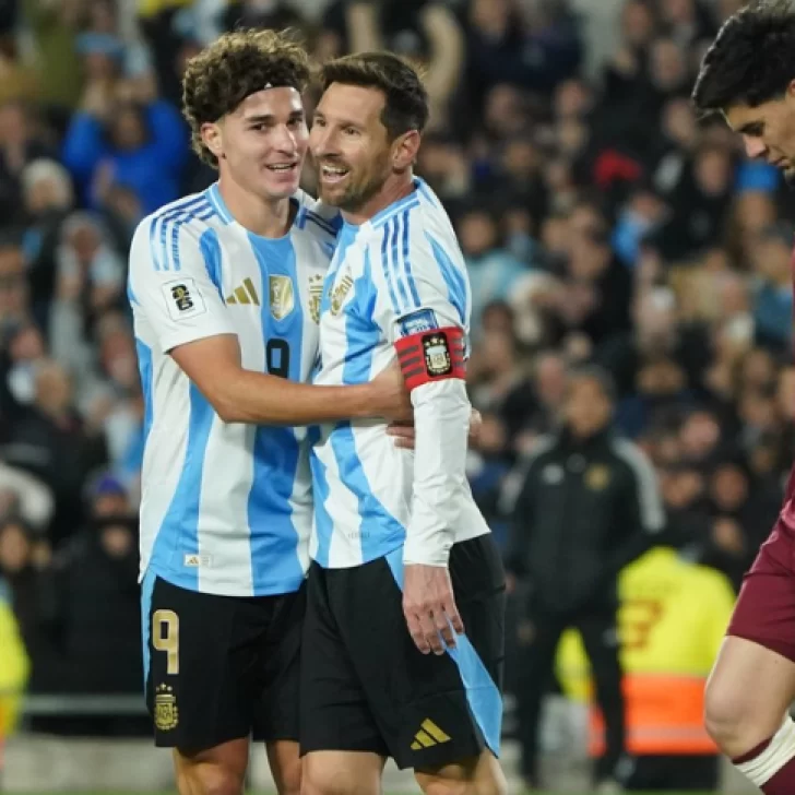 Con una actuación brillante de Messi, Argentina goleó 3-0 a Venezuela en las Eliminatorias Con una actuación brillante de Messi, Argentina goleó 3-0 a Venezuela en las Eliminatorias