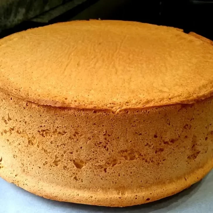 Receta de bizcochuelo esponjoso y alto con pocos ingredientes y bien barato Receta de bizcochuelo esponjoso y alto con pocos ingredientes y bien barato