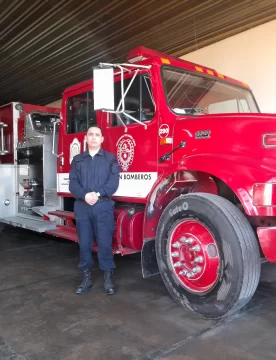 Bombero salvó a un bebé de un año que se estaba asfixiando en Río Gallegos Bombero salvó a un bebé de un año que se estaba asfixiando en Río Gallegos