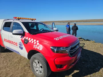 Desapareció en el fondo del Río Santa Cruz la camioneta de los pescadores en Piedra Buena Desapareció en el fondo del Río Santa Cruz la camioneta de los pescadores en Piedra Buena