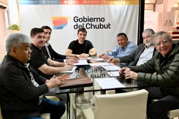 Torres confirmó el traspaso del área El Tordillo a Crown Point Energy y destacó que fortalecerá la estabilidad laboral en el sector Torres confirmó el traspaso del área El Tordillo a Crown Point Energy y destacó que fortalecerá la estabilidad laboral en el sector