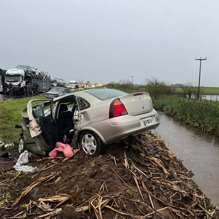 Hija de una ex concejal de Pico Truncado y su familia permanecen internadas tras trágico choque en Bragado Hija de una ex concejal de Pico Truncado y su familia permanecen internadas tras trágico choque en Bragado