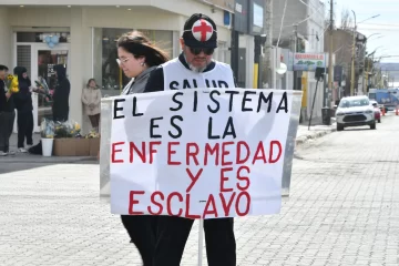 Autoconvocados de salud realizarán un “abrazo solidario” al Hospital Regional Autoconvocados de salud realizarán un “abrazo solidario” al Hospital Regional
