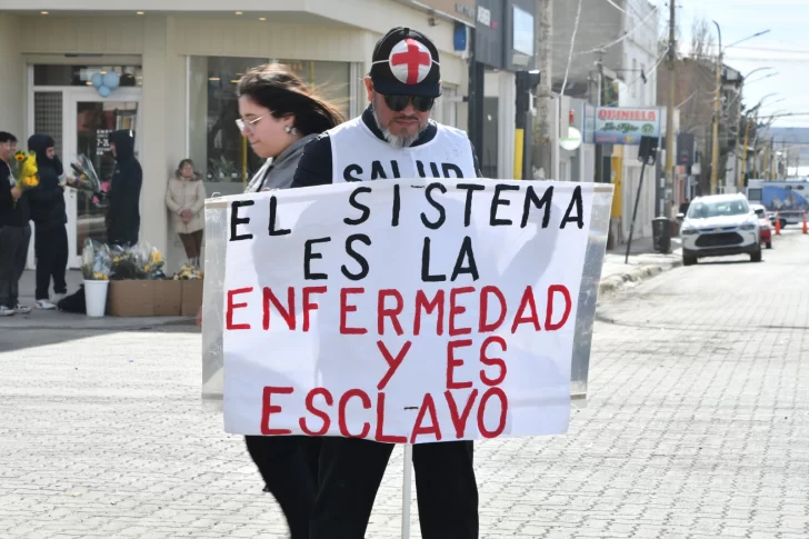 Autoconvocados de salud realizarán un “abrazo solidario” al Hospital Regional