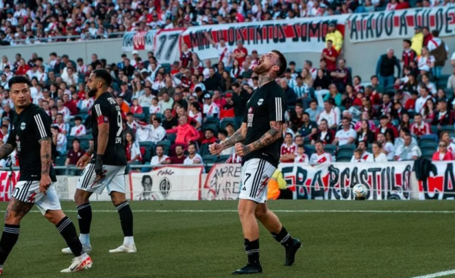 Deportivo Riestra derrotó 2-1 a River en el Monumental