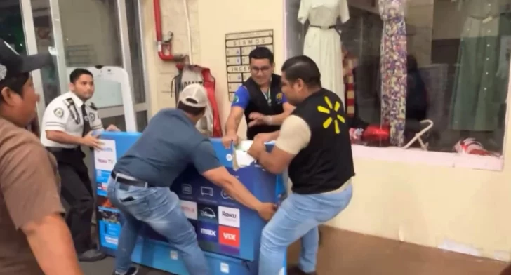 Escándalo en un supermercado: compró un televisor de 70 pulgadas a 547 pesos y terminó detenido