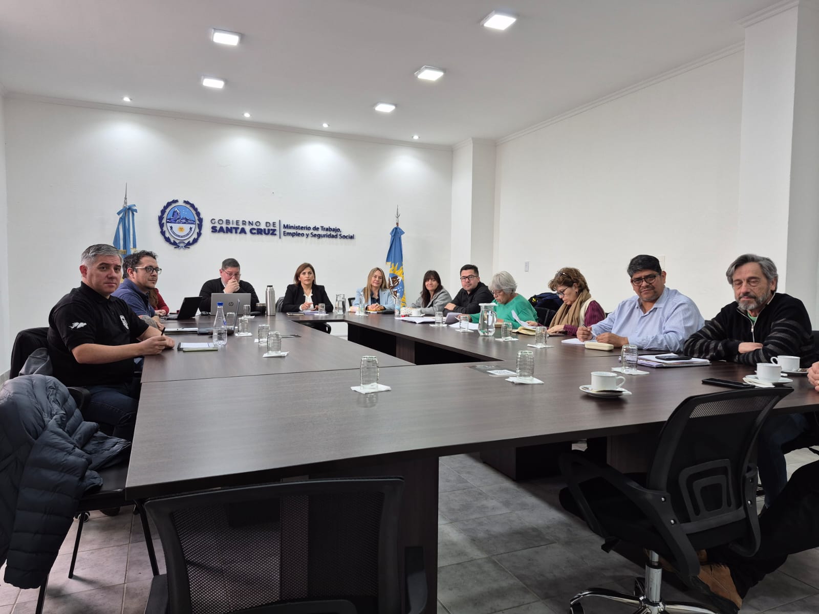  La paritaria entre el Poder Ejecutivo. ADOSAC y AMET. FOTO: LA OPINIÓN AUSTRAL