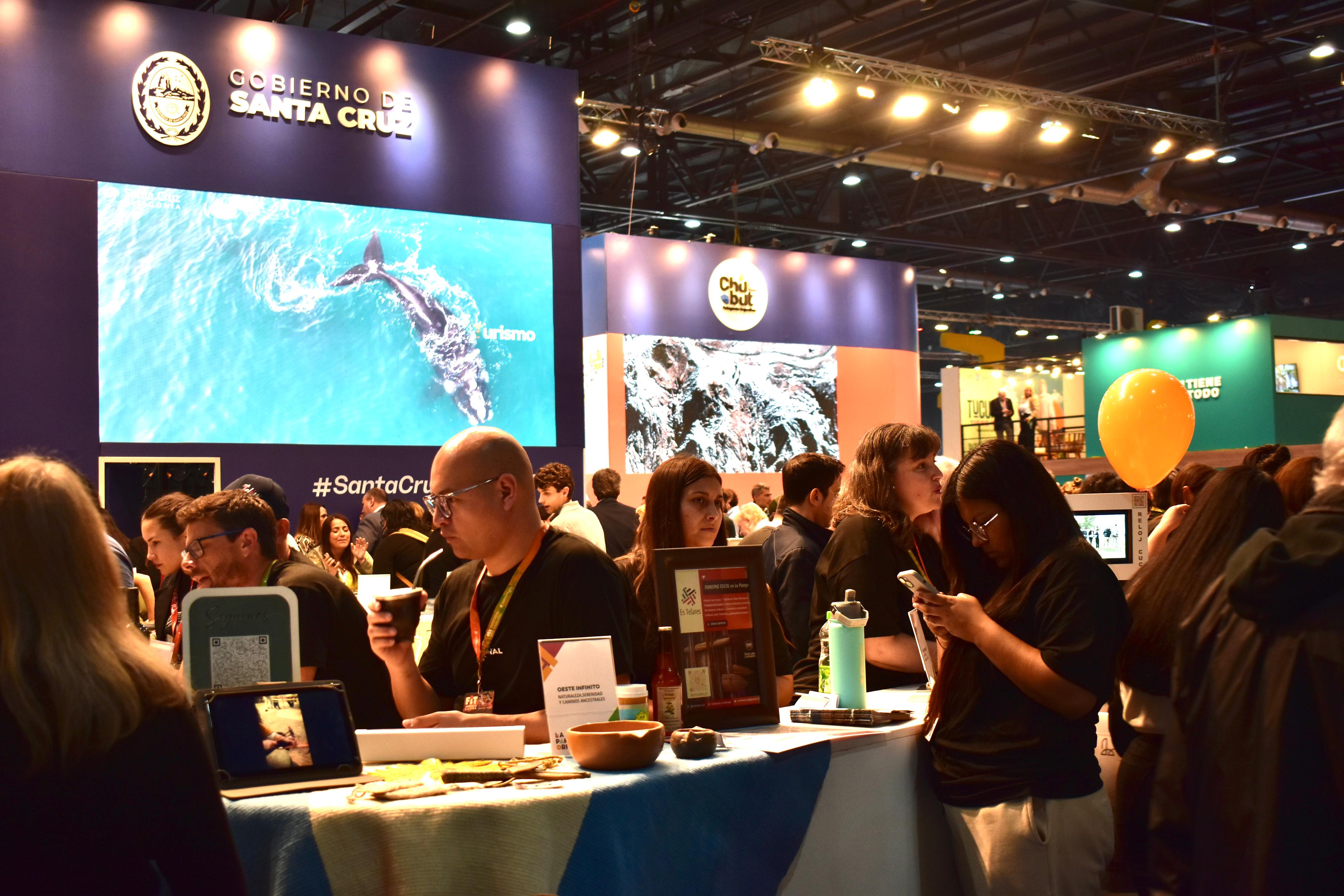 Santa Cruz despliega su potencial turístico en la FIT 2025: así es el stand de la provincia en La Rural