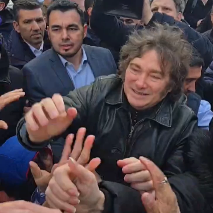 Javier Milei en Ushuaia: “Les pido que no aflojen, sabemos que no es fácil pero no podemos volver atrás” Javier Milei en Ushuaia: “Les pido que no aflojen, sabemos que no es fácil pero no podemos volver atrás”