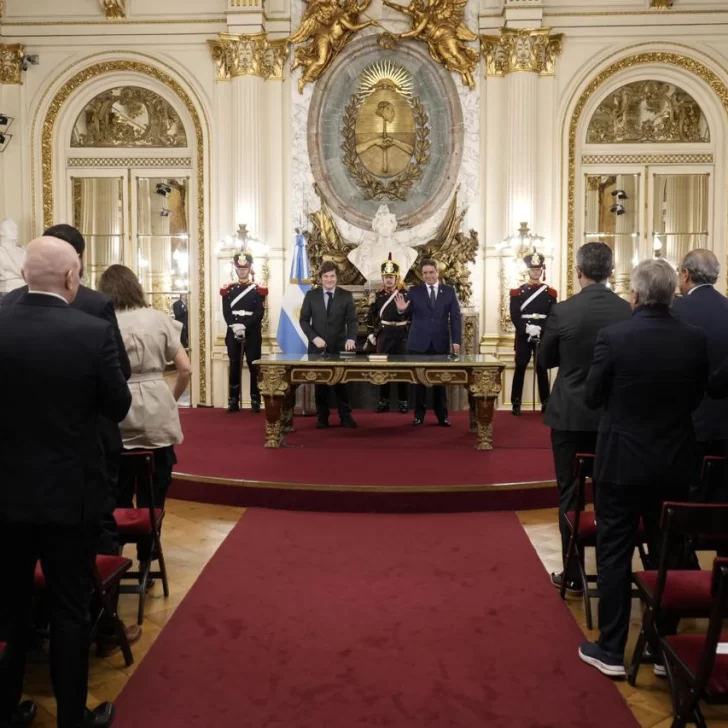 Lisandro Catalán juró como ministro del Interior: “Somos optimistas, el futuro del país va a ser bueno” Lisandro Catalán juró como ministro del Interior: “Somos optimistas, el futuro del país va a ser bueno”
