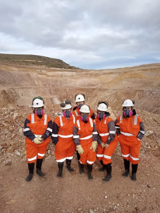 Formación teórica y práctica prepara a jóvenes santacruceños para la minería. Formación teórica y práctica prepara a jóvenes santacruceños para la minería.